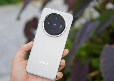 vivo X300 Pro首发2亿像素潜望长焦，联合三星打造行业最强影像传感器